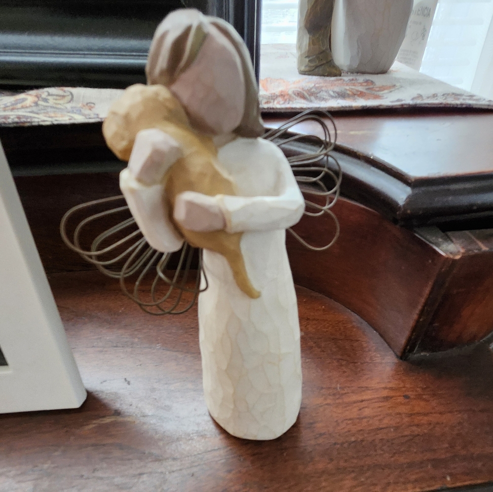 Willow Tree Figurine- Angel Of Friendship